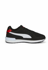 Chaussure de sport noire avec une tige en mesh et synthétique, rayure logo blanche, accents rouges et une semelle intermédiaire blanche contrastante. Semelle extérieure en caoutchouc.