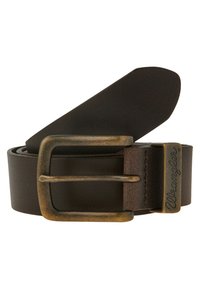 Cinturón de cuero marrón con hebilla rectangular de latón. Presenta una textura suave y un logo "Wrangler" grabado en la correa.