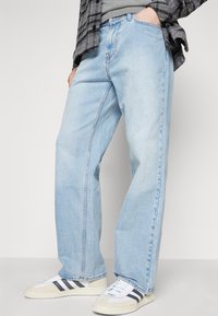 Hollister Co. SIGNATURE BAGGY LIGHT - Baggy jeans - light wash