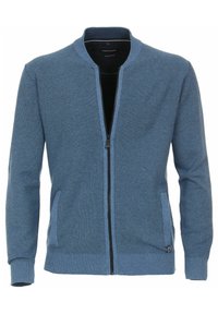 Modrá pletená cardigan na zip s texturovaným vzorem, žebrovanými manžetami a lemem, dvěma bočními kapsami a stojacím límcem.