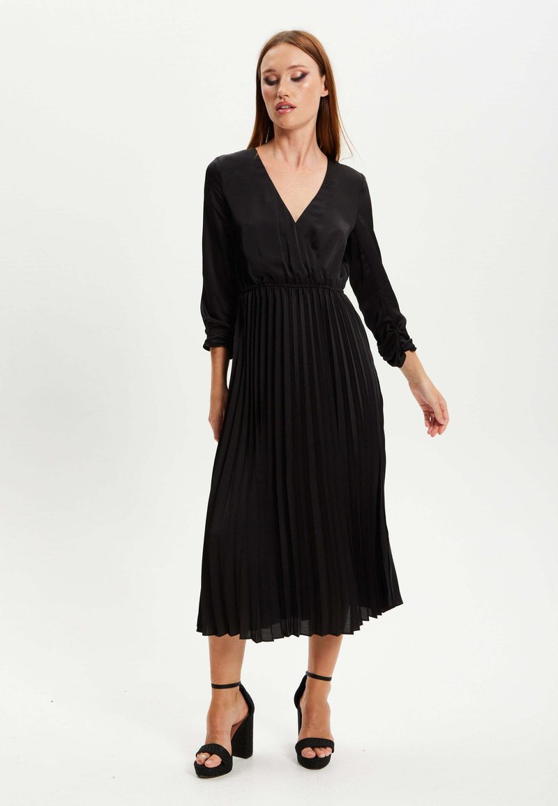 Liquorish MIDI WITH DETAILS - Day dress - black