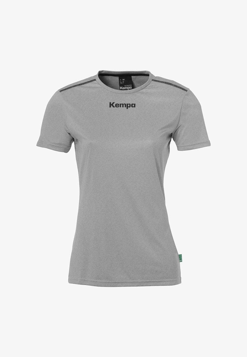 Grå kortærmet træningsshirt med rund hals, lavet af glat materiale, med sort logo og striber over skuldrene.