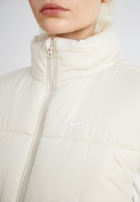 Nike Sportswear Colete - orewood
