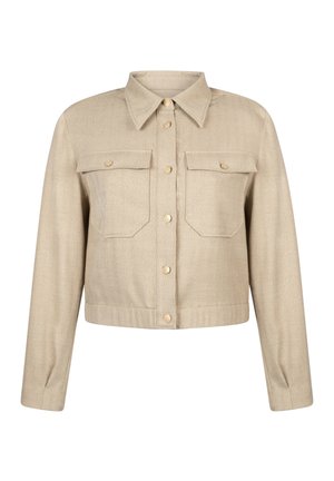 Beige kort jasje van textuurstof met een subtiel visgraatpatroon; heeft een puntige kraag, twee borstzakken en gouden knopen.