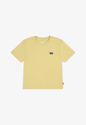 Gelbes Baumwoll-T-Shirt mit kurzen Ärmeln, geripptem Rundhalsausschnitt und einem kleinen blauen Logo-Patch. Verfügt über einen geraden Saum und dezente Nähte.