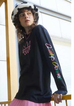 GRAPHIC TEE - Maglietta a manica lunga - black