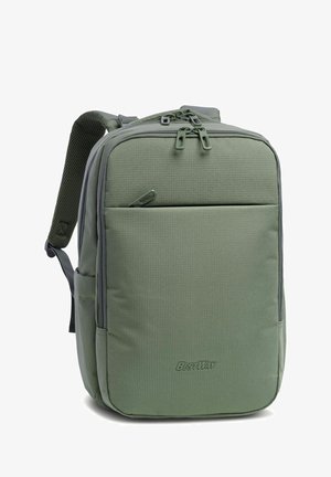 Grüner Stoffrucksack mit rechteckiger Form, strukturiertem Oberflächendesign, doppeltem Reißverschluss, Fronttasche und Netz-Schultergurten.