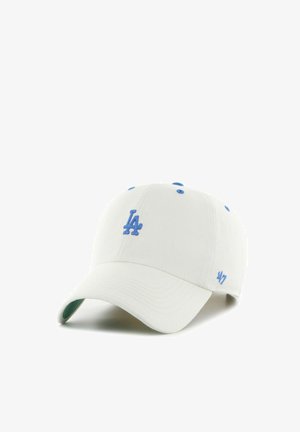 Weiße Baseballkappe mit blauem "LA"-Logo vorne und blauem "47" an der Seite, mit blauen Belüftungsösen.