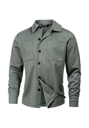 Grøn langærmet skjorte med knaplukning foran, krave, to brystlommer og et let struktureret stof med lige kant.