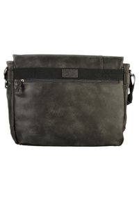 Schwarze Leder-Umhängetasche mit glatter Textur, verstellbarem Tragegurt, Reißverschluss-Vordertasche und matter Oberfläche. Hat etwa die Maße 38x28 cm.
