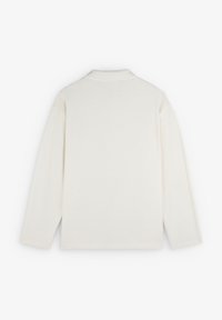Cămașă cu mâneci lungi din bumbac off-white cu o textură moale, având un guler clasic și un tiv drept. Vizu a spatelui cu detalii minime.