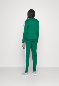 adidas Sportswear ESSENTIALS 3-STRIPES - Trenirka - collegiate green white