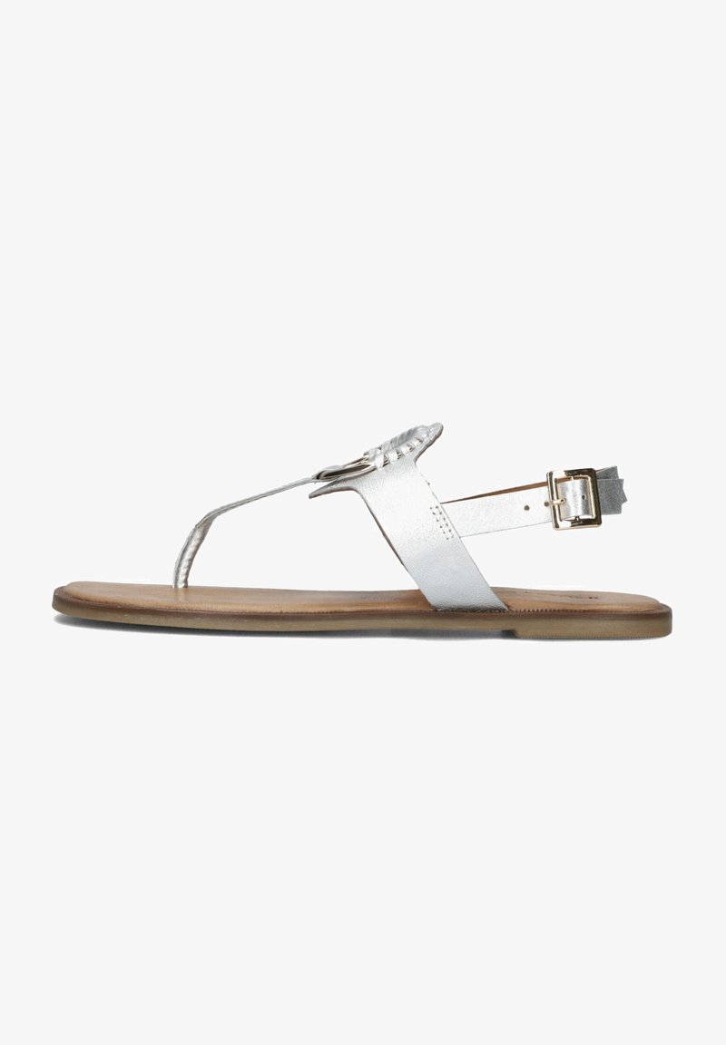 Zilveren faux leren teensandalen met gevlochten accent, flatbruine zool en verstelbare gesp. Lichtgewicht en minimalistisch ontwerp.