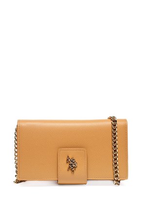 Braune Leder-Clutch mit strukturiertem Finish, einem zentralen Verriegelungsschloss mit aufwändiger Hardware und einem goldenen Kettenriemen.
