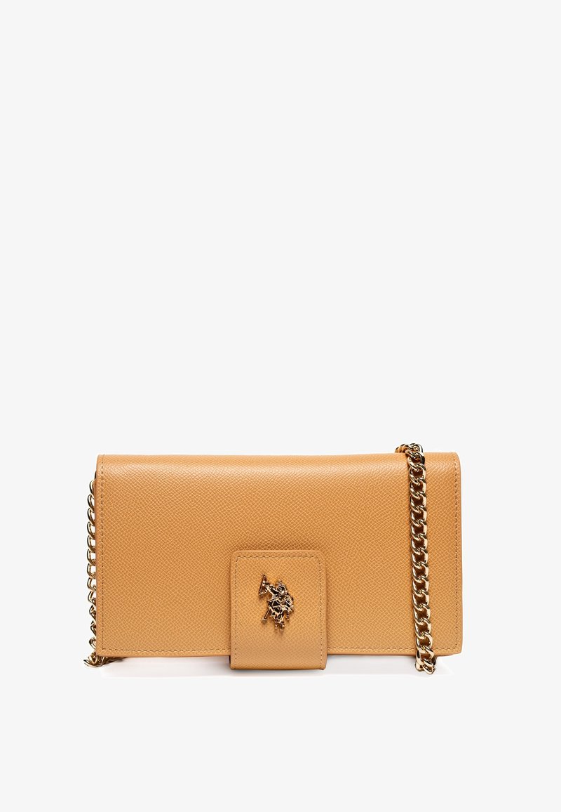 Těstěná kožená kabelka s texturovaným povrchem, centrální uzávěr s dekorativními kovovými prvky a zlatý řetízkový popruh.