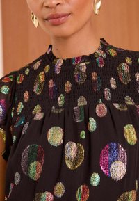 Love & Roses FLUTTER SLEEVE SHELL - REGULAR FIT - Blūze - black metallic