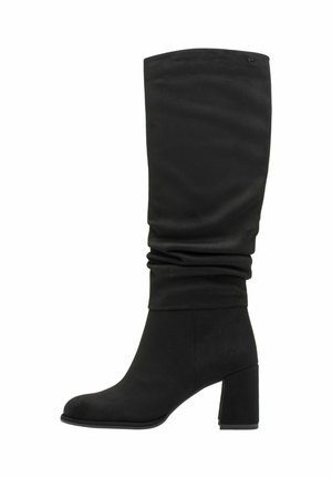 Schwarzer, kniehoher Stiefel aus weichem Stoff mit einem geschliffenen Design, ausgestattet mit einem Blockabsatz und einer runden Zehenform für Stabilität.