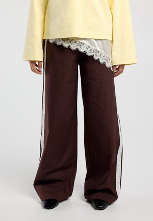 America Today, Pantalon classique - BROWN