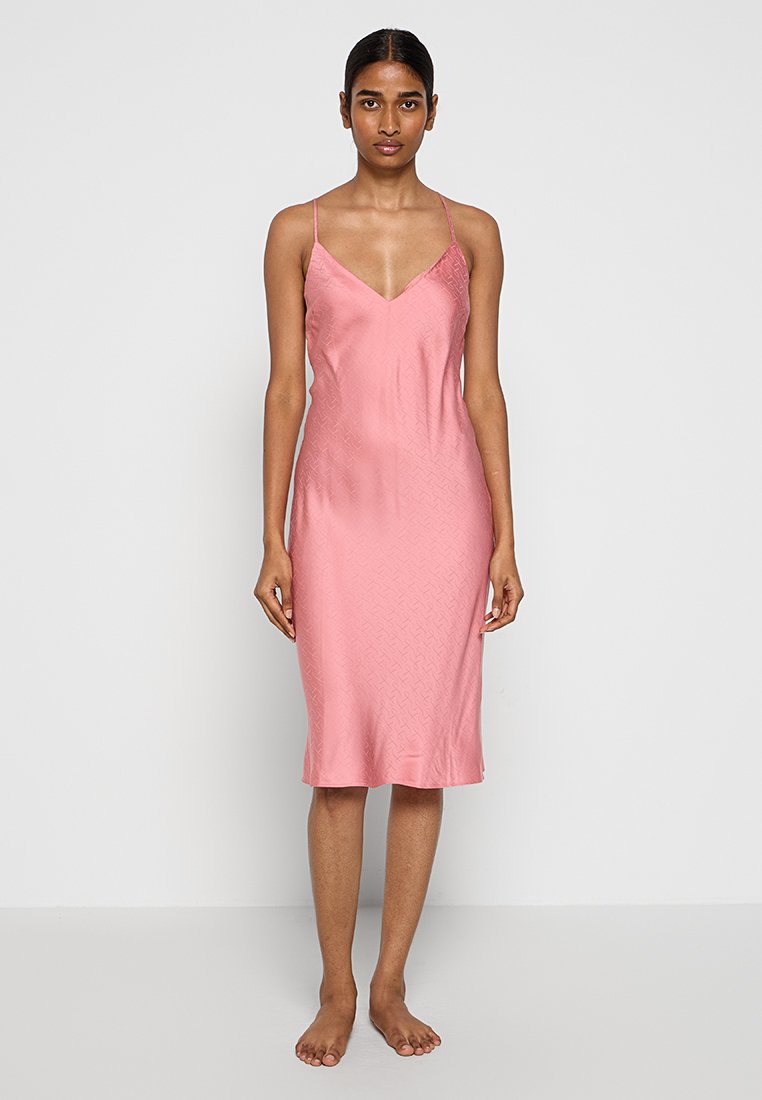 Triumph Nachtjapon donkerroze