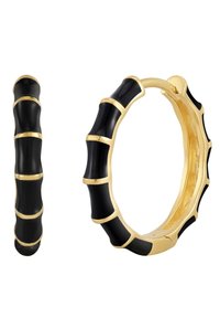 Juoda ir auksinė auskarai-žiedai, turintys bambuko įkvėptą dizainą su blizgia juoda emaliu ir auksiniais akcentais. Apskrito, elegantiško pavidalo.