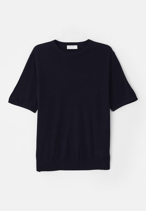 Maglietta a maniche corte in maglia blu navy con scollo rotondo, texture morbida e vestibilità comoda. Presenta un orlo e polsini a coste.