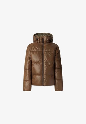 Brązowa kurtka puchowa o błyszczącej powierzchni, z kapturem, zamek błyskawiczny z przodu oraz poziomym pikowaniem. Wnętrze podszyte zielonym materiałem.