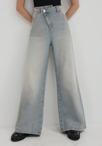 Calliope EFFETTO SABBIATO  - Jean flare - blu