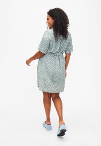 Zizzi FLASH – KURZÄRMELIGES MIT GÜRTEL - Denné šaty - iceberg green dot