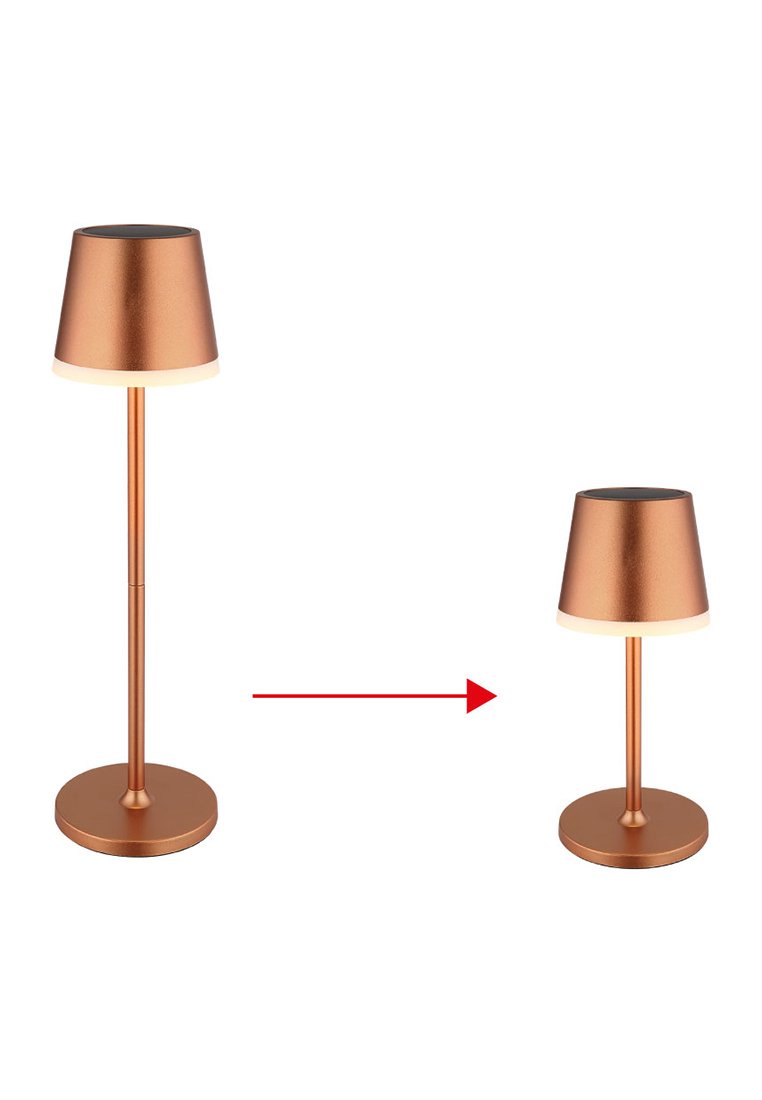 Kupferfarbene Metalllampen mit zylindrischen Schirmen, die ein schlankes Design und eine runde Basis aufweisen. Eine ist höher als die andere.