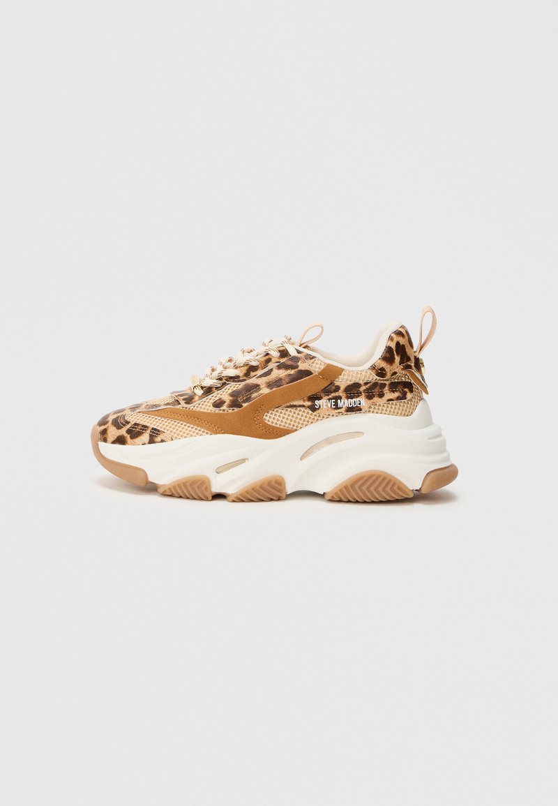 Sneakers con un motivo leopardato in tonalità di marrone e beige, con una suola intermedia bianca e una suola esterna testurizzata antiscivolo. Tomaia leggera in mesh.