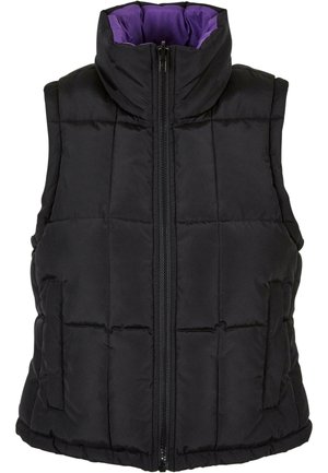 Gilet rembourré noir avec un col montant, fermeture éclair à l'avant et poches latérales. L'intérieur est doté d'une doublure violette pour créer un contraste.