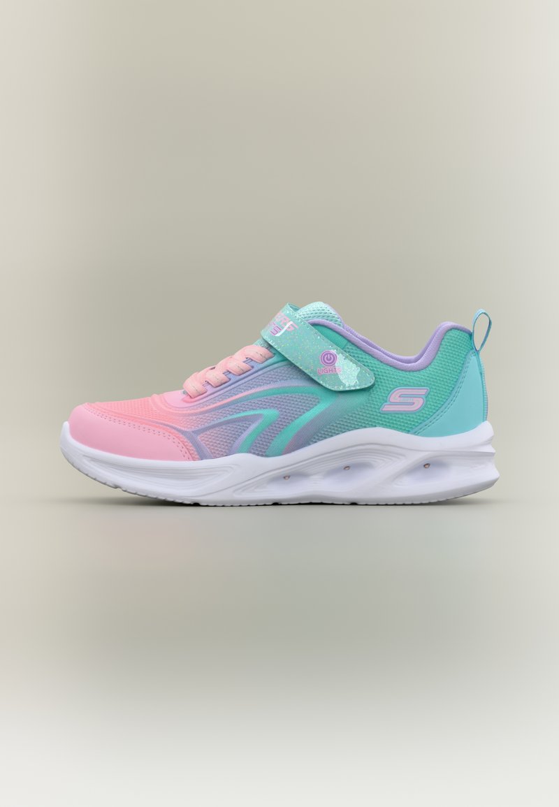 Ροζ και μέντας αθλητικό παπούτσι με επάνω μέρος από δίχτυ, λουράκι με βέλκρο, επενδεδυμένη σόλα και ανοιχτόχρωμες λεπτομέρειες. Στρογγυλεμένη μύτη και σχεδιασμός πτέρνας που προσφέρει στήριξη.