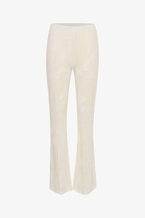 Pantalone u boji kreme sa izbačenim nogavicama i teksturiranim uzorkom, sa prilagođenim pojasom i glatkom tkaninom, koja se proteže od koljena do rubova.