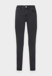 Vaqueros ajustados negros de mezclilla, con un corte entallado, cinco bolsillos, cierre de botón y un sutil desgastado en la tela.