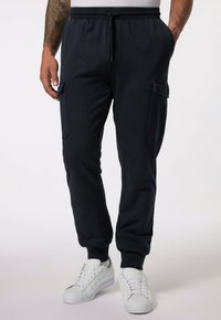Zwarte joggers met een elastische tailleband en trekkoord, zij cargo pockets, geribde boorden en een zachte, gestructureerde stof.