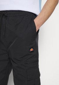 Ellesse APERIO - Cargobroek - black