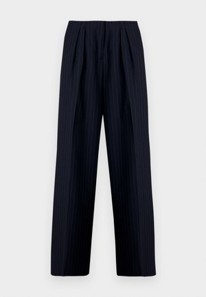 Tumšziliņu strīpotas bikses ar brīvu piegriezumu, ar priekšējām krokām, plašu kāju siluetu un gludu tekstūru.