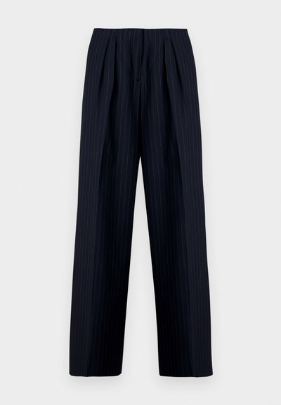 Ναυτικό μπλε ριγωτό παντελόνι με άνετη εφαρμογή, διαθέτοντας εμπρόσθιες πιέτες, φαρδιά γραμμή και λείο υφασμά.