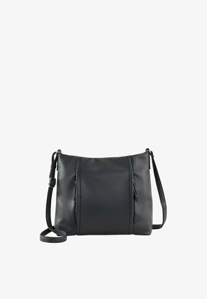 Schwarze Leder-Crossbody-Tasche mit einem strukturierten Design, ausgestattet mit zwei Fronttaschen, einer glatten Textur und einem verstellbaren Tragegurt.