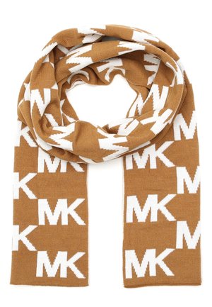 Écharpe tricotée marron avec motif répété du grand logo blanc "MK", pliée en boucle en haut avec les extrémités pendantes bien droites.