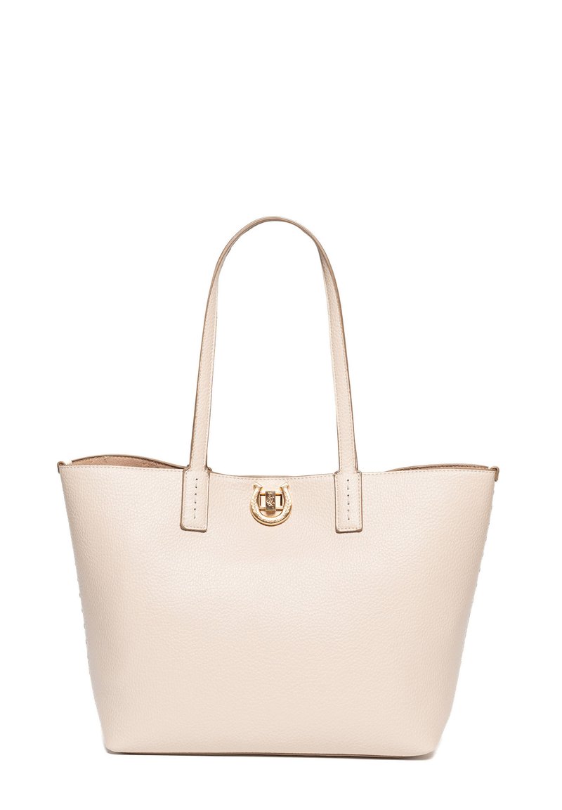Borsa tote in pelle beige con due manici, forma strutturata, superficie testurizzata e dettagli in oro sulla parte anteriore.