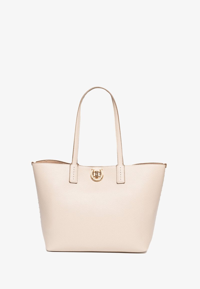 Borsa tote in pelle beige con due manici, forma strutturata, superficie testurizzata e dettagli in oro sulla parte anteriore.