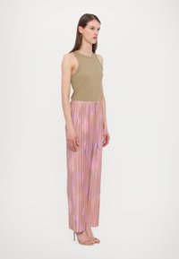 MAX&Co. TOSCA - Nohavice - pastel rose