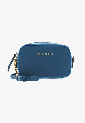 Sac bandoulière en cuir bleu avec ferrures dorées, fermeture éclair et sangle réglable. Présente le logo "VALENTINO" à l'avant.