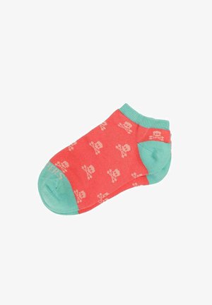 Koralowa skarpetka do kostki z jasnoniebieskimi akcentami, ozdobiona wzorem małych czaszek. Wykonana z miękkiego, rozciągliwego materiału z prążkowanym mankietem.