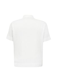 Bílá blůza s krátkým rukávem, texturovaná látka, skládaný límec a rovný střih. Minimalistický design bez viditelných vzorů nebo akcentů.