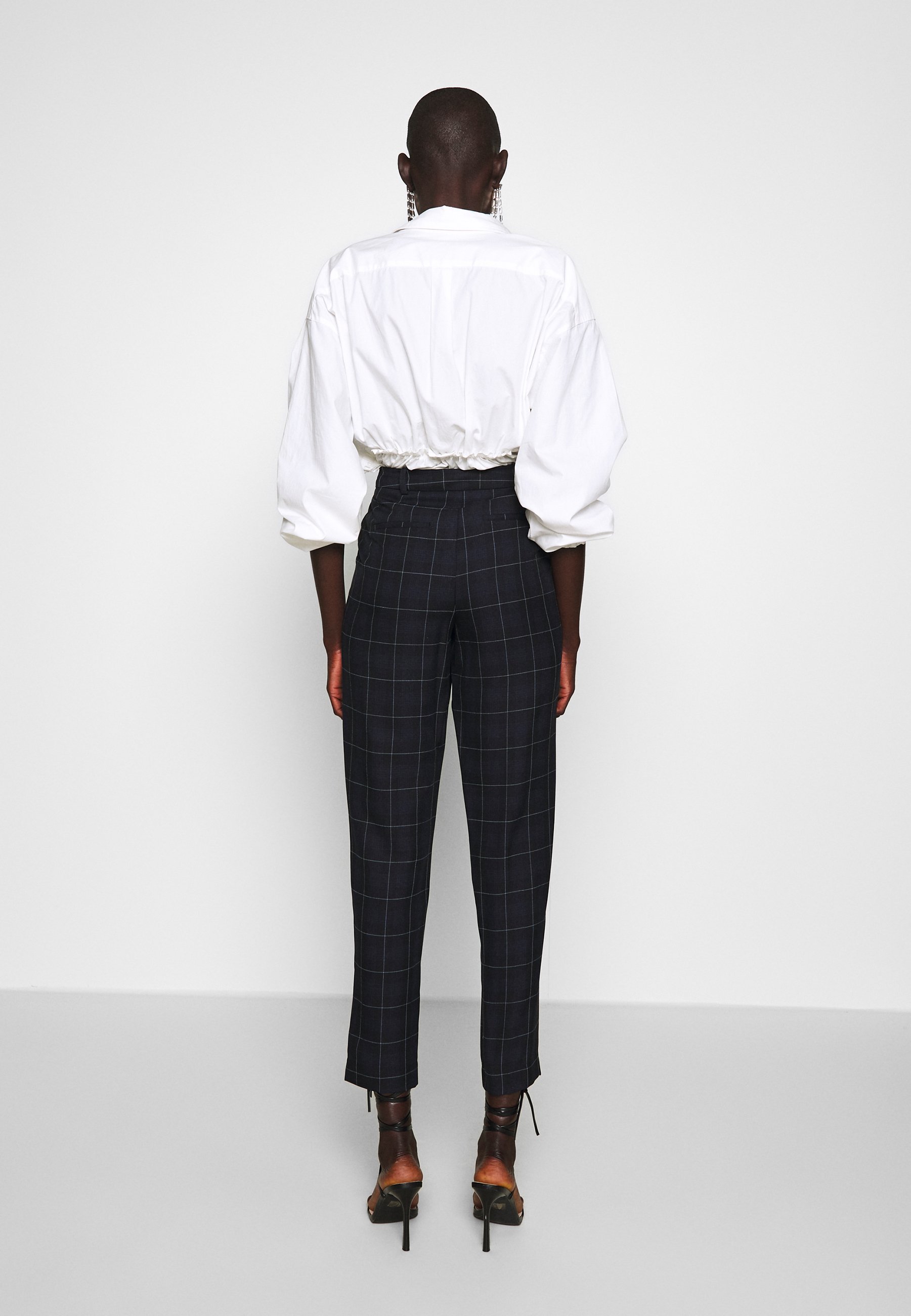 Dorothy Perkins Tall GRID CHECK ANKLE GRAZER Bukse navy Dorothy Perkins Maternity MATERNITY GRID CHECK ANKLE GRAZER - Bukse - black