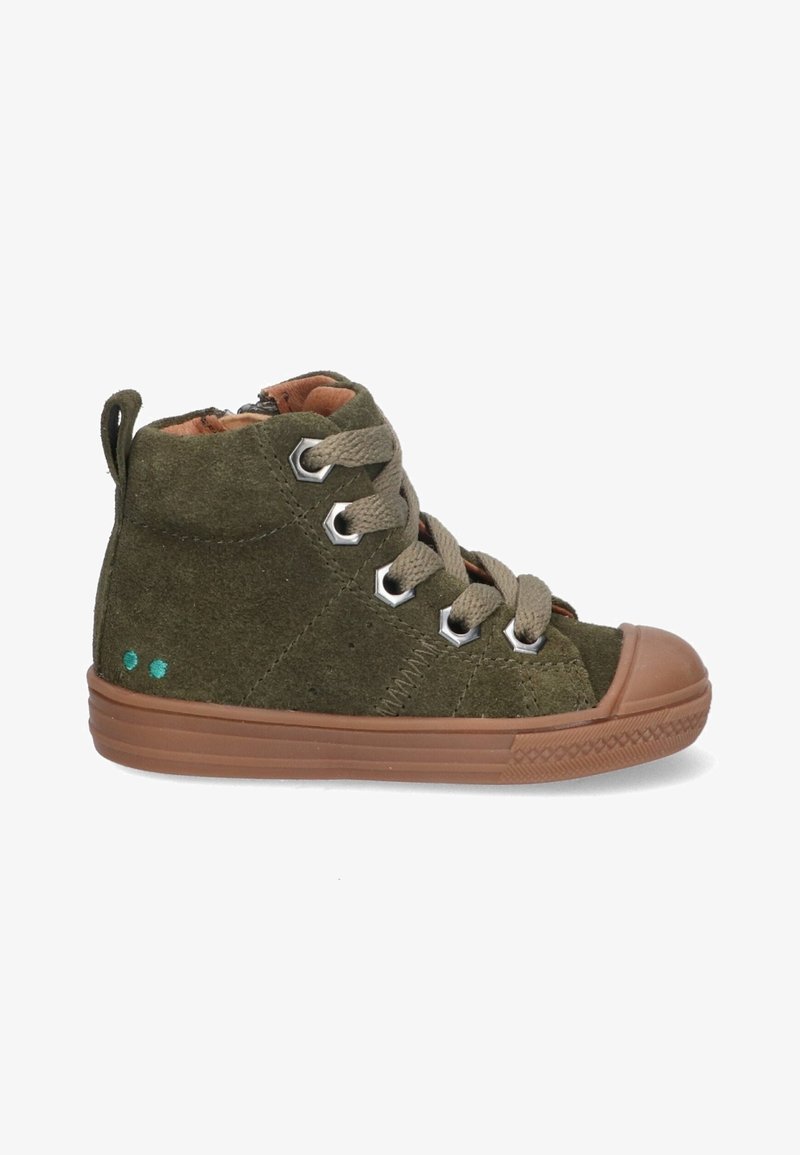 Groene hoogtopschoenen van suede met een tan rubberen zool. Heeft zilveren oogjes, platte veters en een rits aan de achterkant. Geaccentueerd met teal stippen.