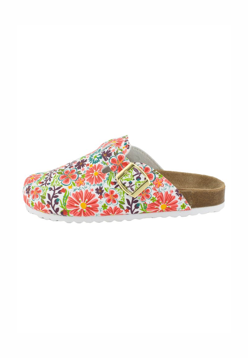 Clogs floraux avec une base blanche, présentant un motif de fleurs multicolores, une boucle dorée ajustable et une semelle intérieure en cuir brun texturé.