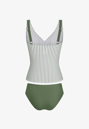 Costume da bagno due pezzi con slip a vita alta verde oliva e top tankini bianco con strisce verticali verde oliva e spalline regolabili.